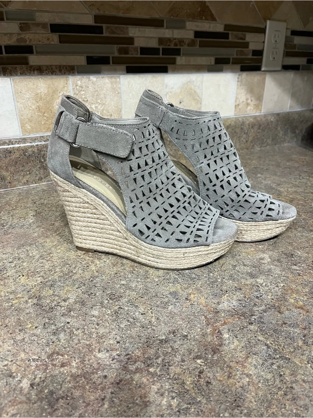 Marc Fisher Helina Suede Espadrille Wedge 6.5M Taupe Gray Laser Cut Boho